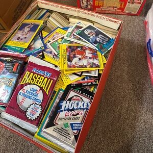 Assorted 100 RANDOM LOT of Sports #Cards (1960s - 1990s)